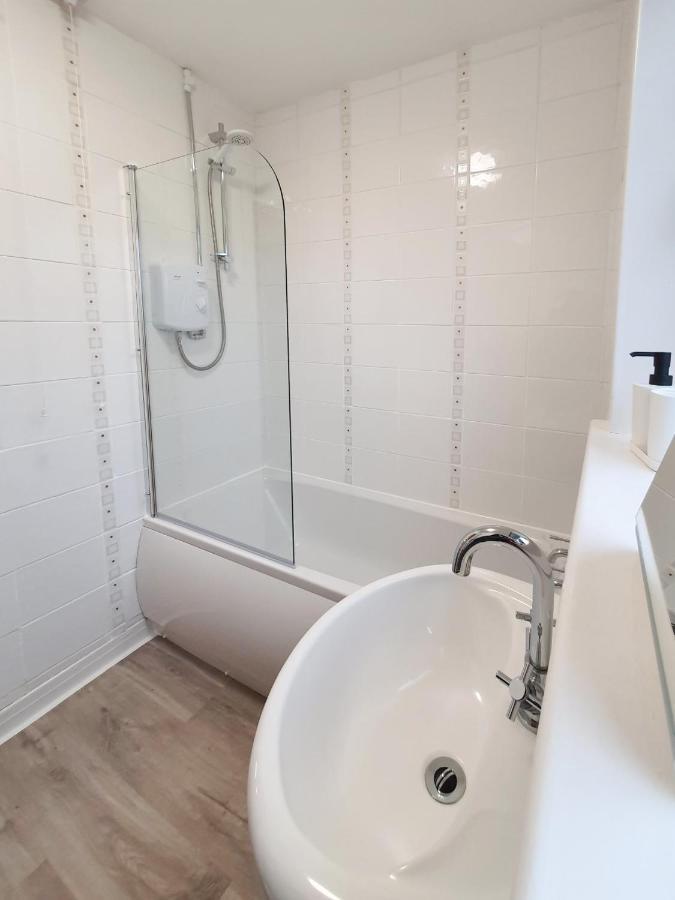 3 Bedroom House Amazon M90 Dunfermline Edinburgh מראה חיצוני תמונה