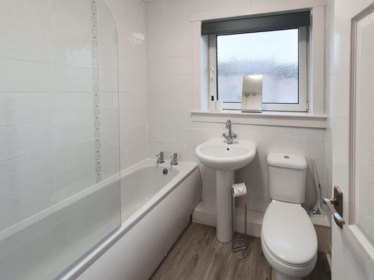 3 Bedroom House Amazon M90 Dunfermline Edinburgh מראה חיצוני תמונה